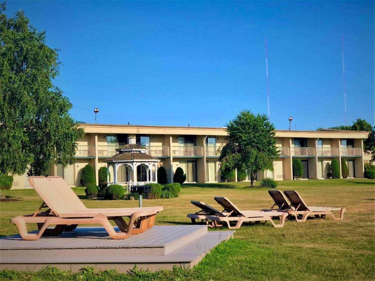 Riverview Inn & Suites Somerset Exterior photo