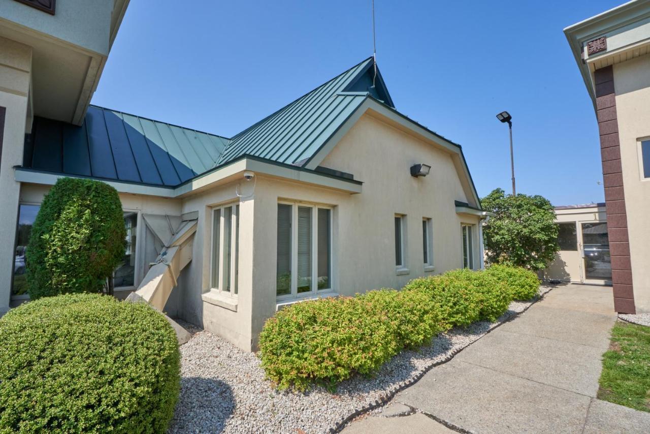 Riverview Inn & Suites Somerset Exterior photo